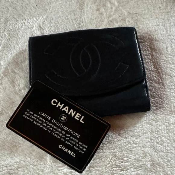 CHANEL Black Leather Wallet - Picture 8 of 8